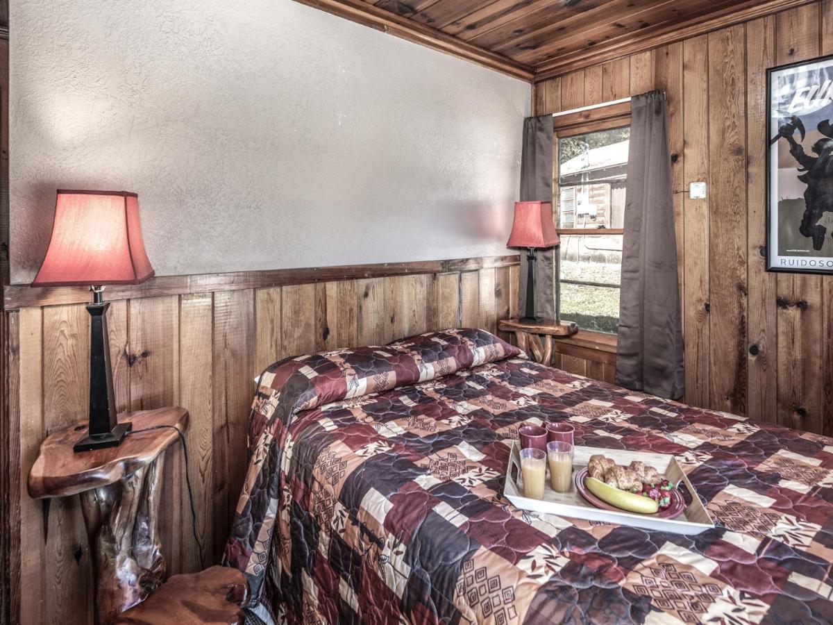 Country Cabin, 2 Bedrooms, Fireplace, Midtown, Sleeps 6 ルイドソ エクステリア 写真